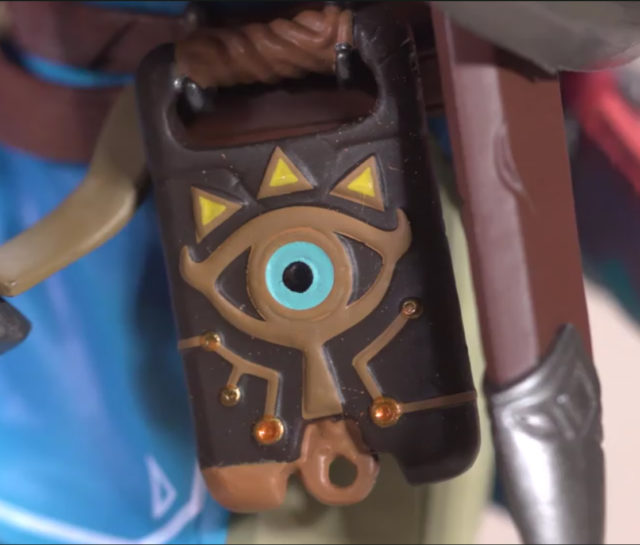 F4F BOTW Zelda Link Sheikah Tablet Close-Up