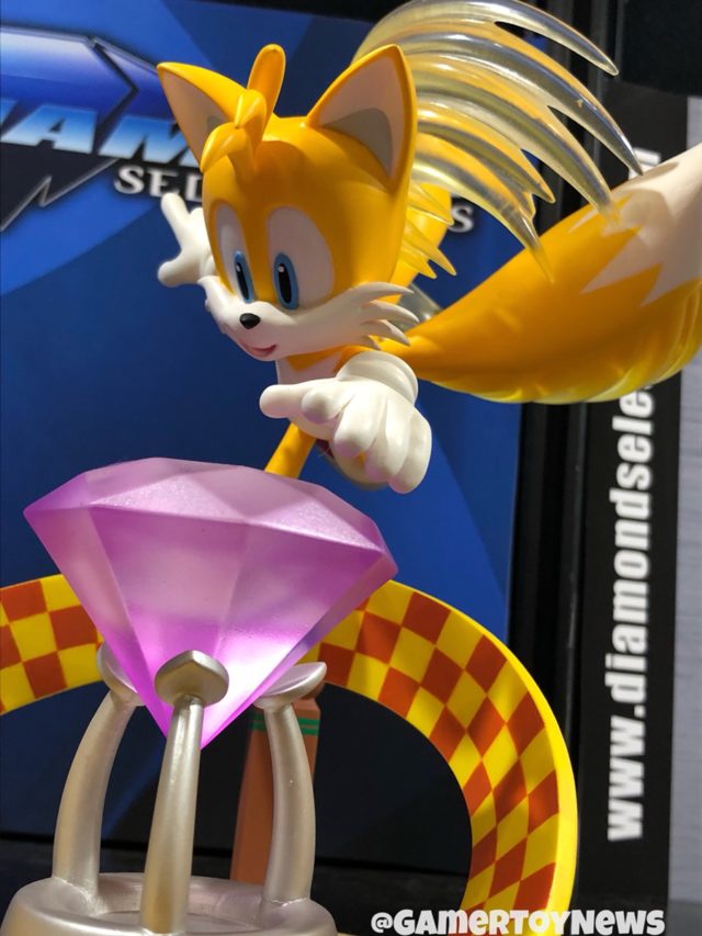 Close-Up of Sonic Gallery PVC Tails Statue