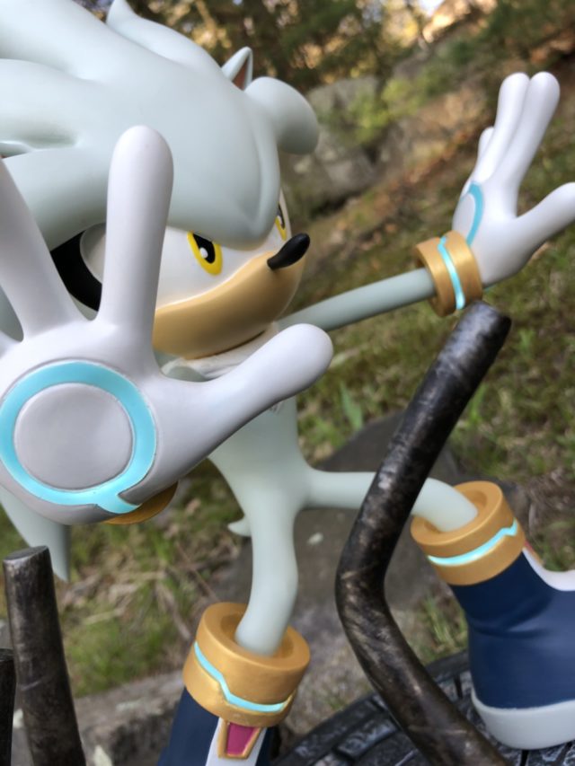 Circles on Hands of F4F Silver the Hedgehog Statue