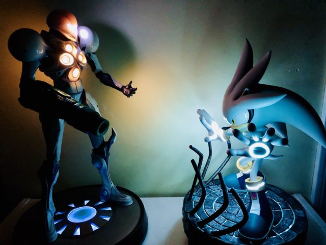 First4Figures Silver the Hedgehog Exclusive vs. Light Suit Samus Statue