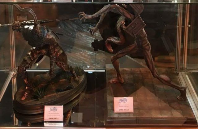 First 4 Figures Dark Souls Statues at E3 2018 Artorias and Mimic Size Comparison