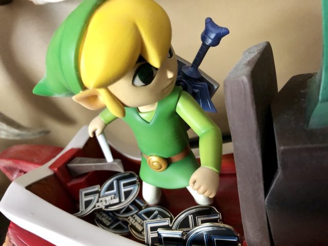 F4F Wind Waker Link Statue with F4F Pins in KORL