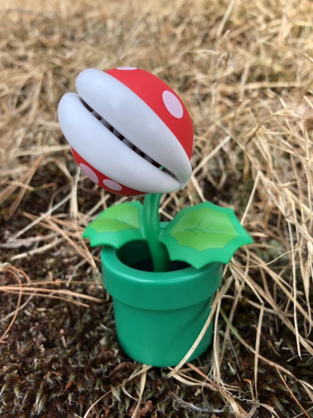 Piranha Plant 4" World of Nintendo Figure With Mouth Closed