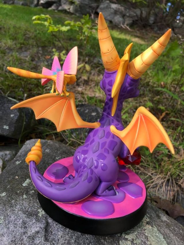 Back of Spyro and Sparx First4Figures Plastic Statue