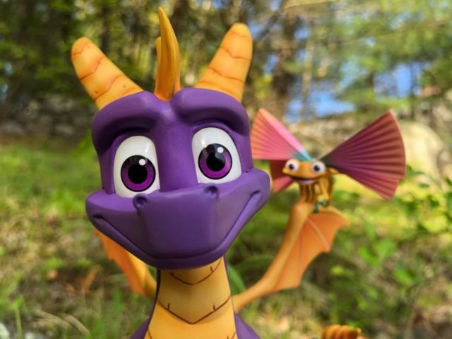 Close-Up of Spyro and Sparx Faces First4Figures PVC Figure