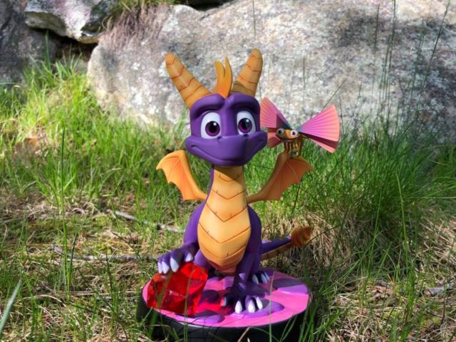 Front View of First 4 Figures Spyro the Dragon and Sparx PVC Exclusive