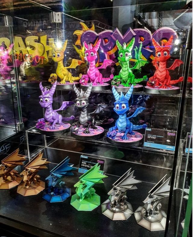 Gamescom 2019 Rainbow Spyro PVCs and Metal Crystal Dragon Figures